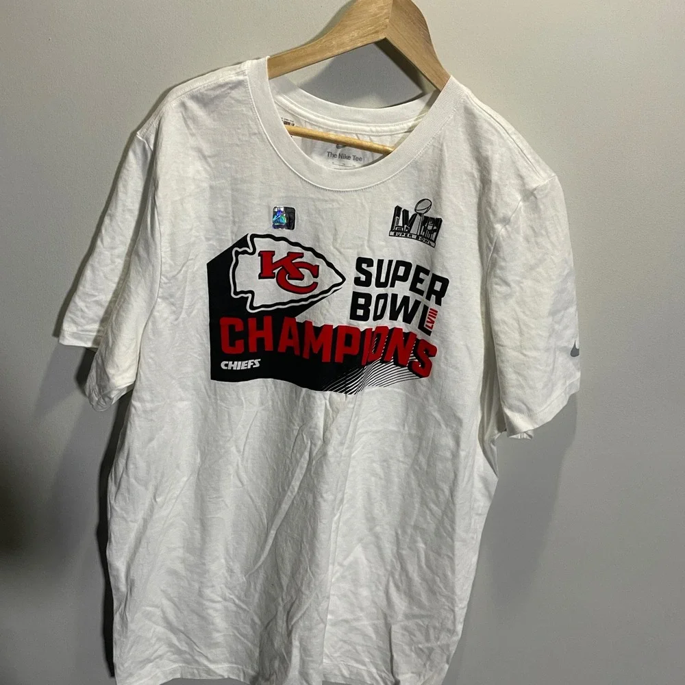 Nike Kansas City Chiefs Super Bowl LVIII Champions T-Shirt Mens XL White Graphic - Picture 2 of 4